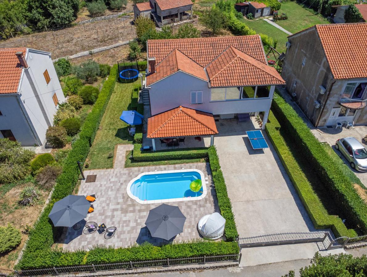 Paradise With Swimming Pool *