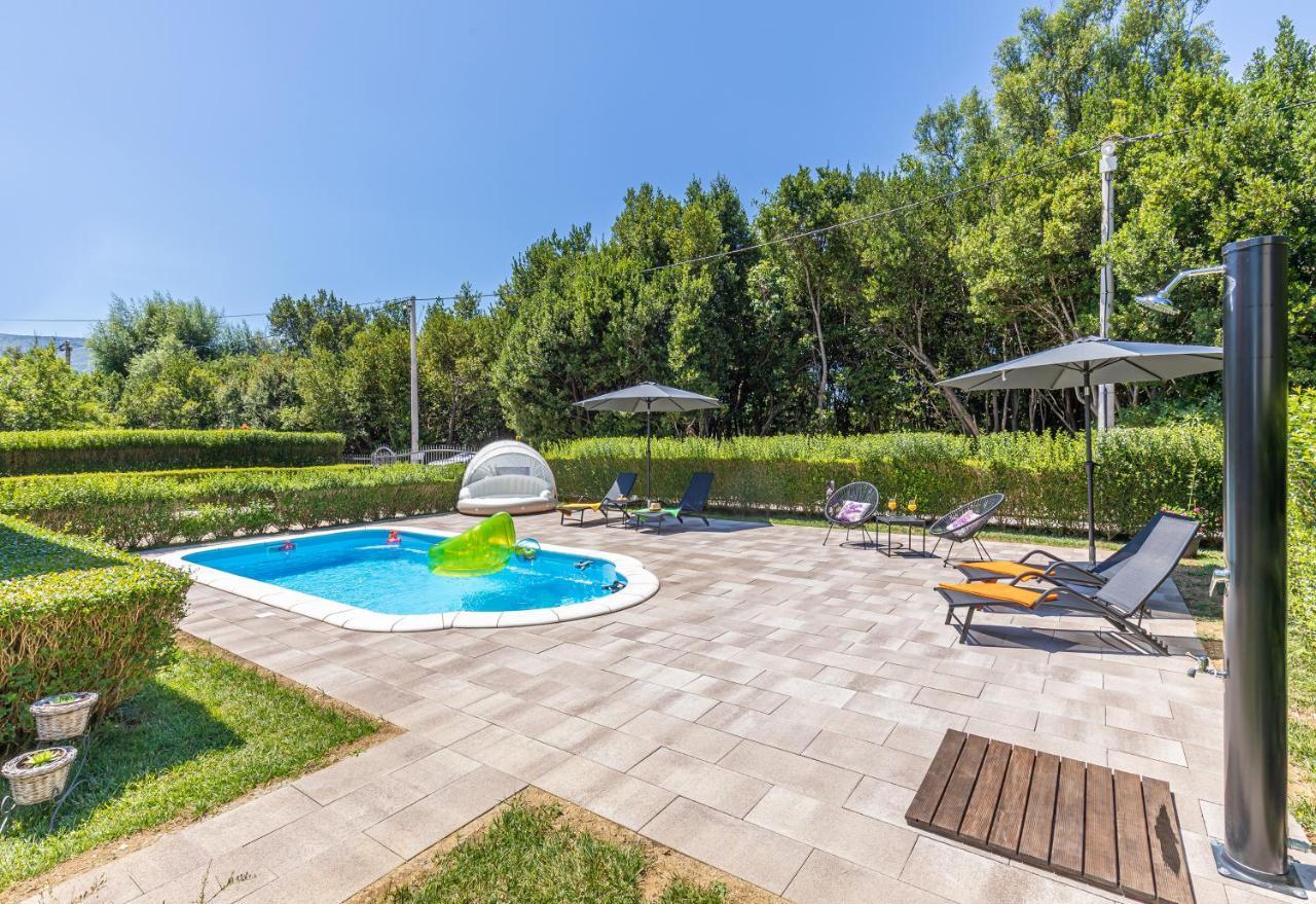 Paradise With Swimming Pool *