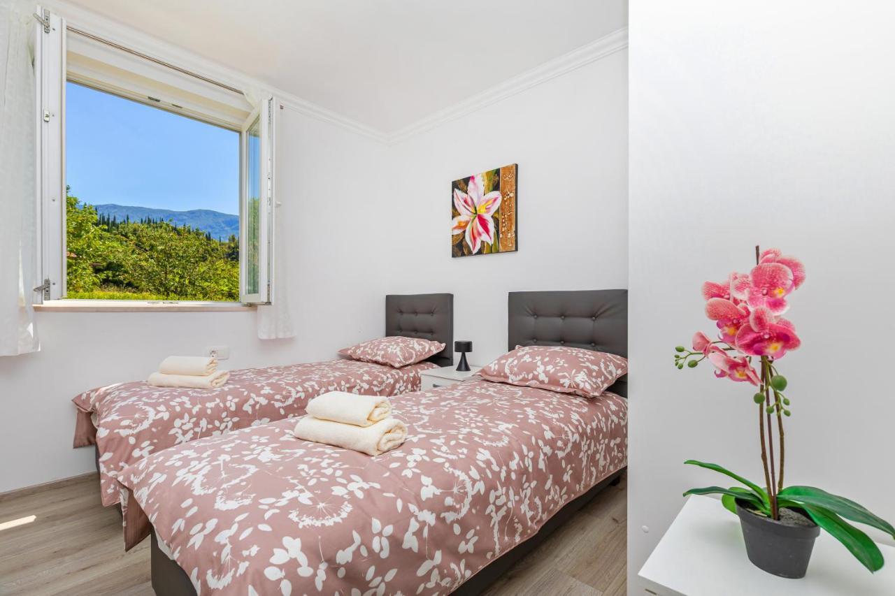 Paradise With Swimming Pool Apartamento *